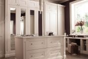 WHITE DRESSING ROOM
